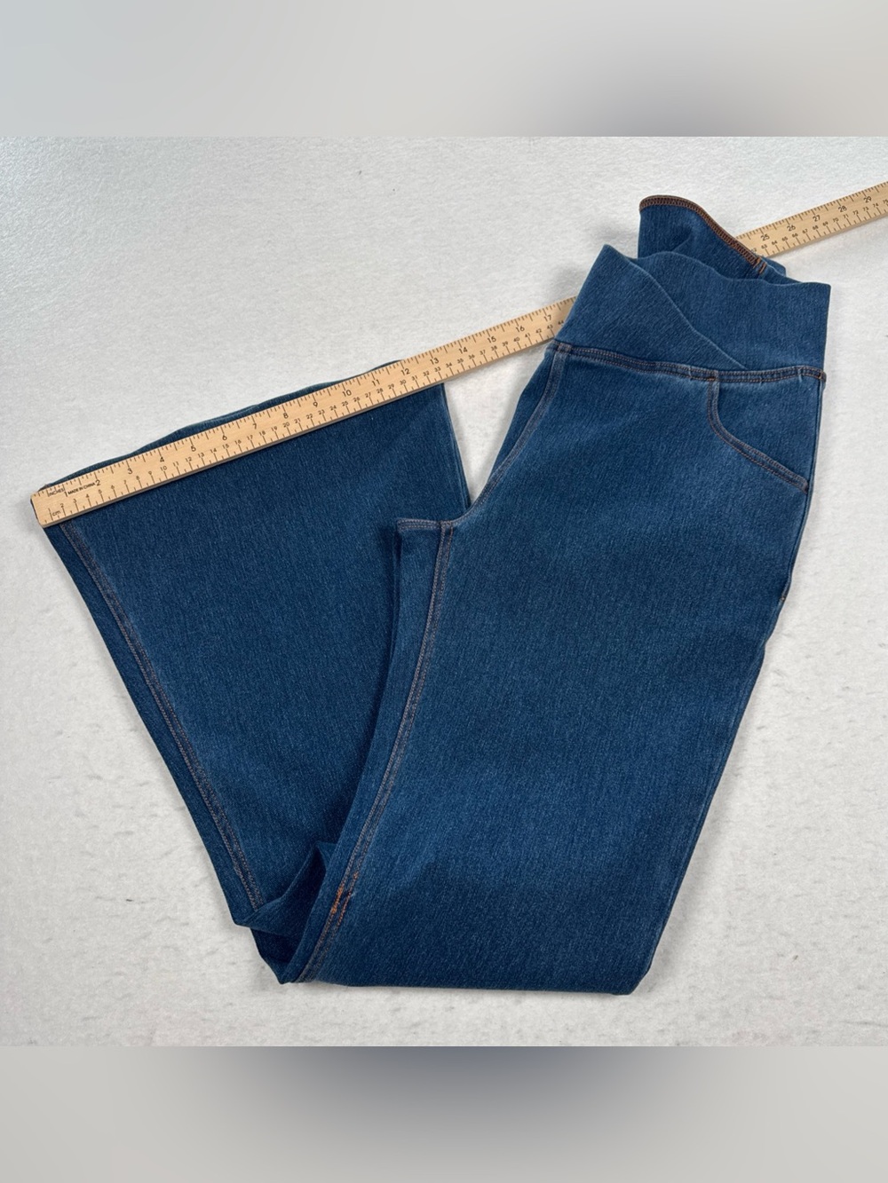 Halara Flex High Waisted Crossover Flare Jeans Womens Large Pockets Soft Stretch - Picture 11 of 13